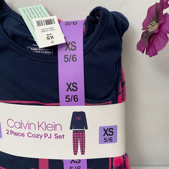 Calvin Klein Girls  2 Piece Cozy Pajama Set, NWT - Picture 2 of 3